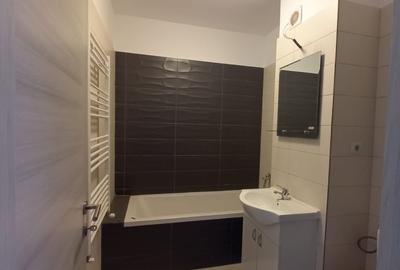 Apartament cu 3 camere decomandat în Apărătorii Patriei