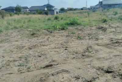 Teren de 400 mp, în Preajba