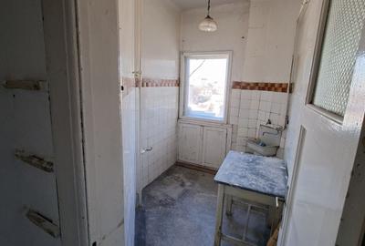 Apartament cu 2 camere semidecomandat în Decebal - 5