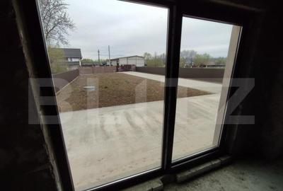 Casă cu 4 camere cu Teren 2500 Mp în Central - 2