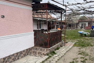 Casă cu 4 camere în Cuci - 1