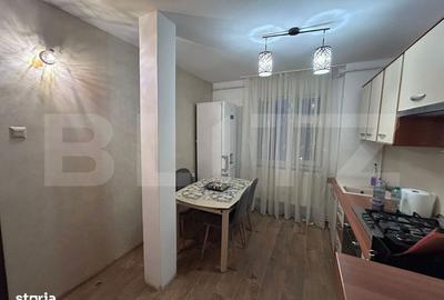 Apartament cu 4 camere decomandat în Rovine