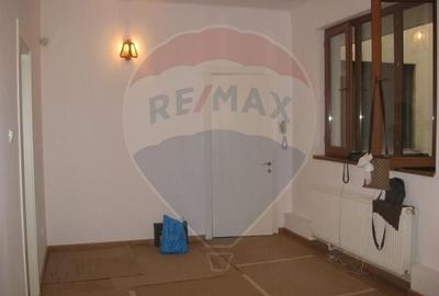 Apartament 6 camere decomandat - 15