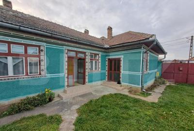 Casa de vanzare, 5 camere, teren generos de 1.290 m2, zona - 15