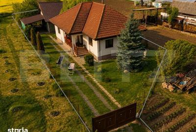 Casă cu 3 camere cu Teren 1200 Mp în Criș