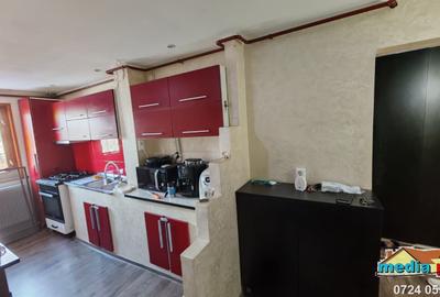 Apartament cu 3 camere semidecomandat în Micro 40 - 3
