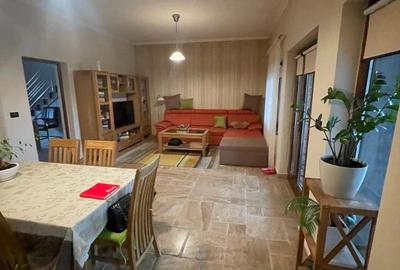 Casă cu 4 camere cu Teren 700 Mp în Grădiște - 1