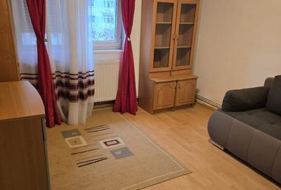 Apartament cu 3 camere, cartier Rovine - 1