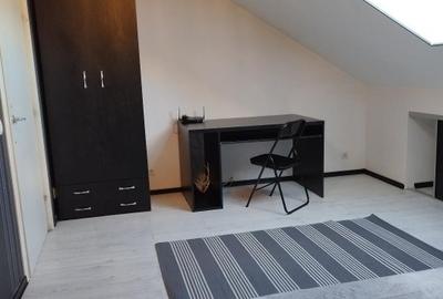 Apart 3 camere la mansarda(2 dormitoare + 1 living cu bucatarie) str. M. Eliade - 4