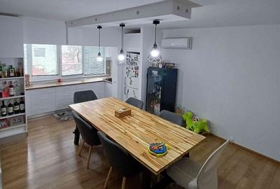 Apartament cu 3 camere decomandat, mobilat în Central
