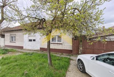 Casă individuală cu 4 camere cu Canalizare în Periferie - 1