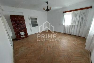 Casă cu 4 camere cu Teren 3077 Mp în Petrisat - 2