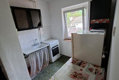 Garsonieră decomandată în Petros - 2
