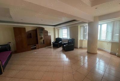 Apartament cu 3 camere în Central - 2