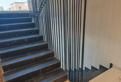 Apartament cu 3 camere semidecomandat în Tractorul - 18