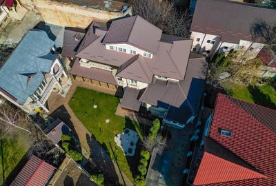 Casă cu 8 camere în Titulescu - 18