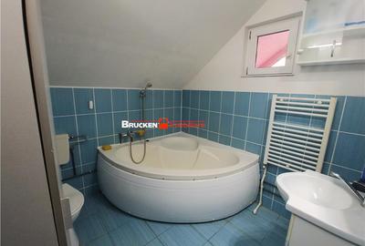 Casă cu 3 camere cu Teren 800 Mp în Central - 1