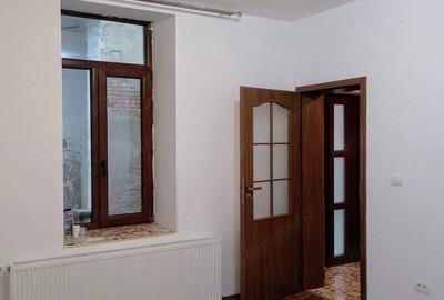 Casă cu 2 camere cu Teren 50.5 Mp în Traian - 1