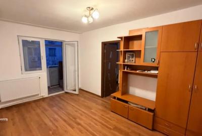 Apartament cu 2 camere semidecomandat în Casa de Cultură