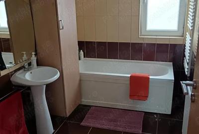 Casă cu 3 camere cu Canalizare în Giroc