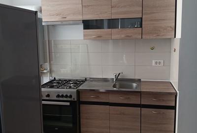 Apartament cu 2 camere semidecomandat în Tractorul - 2