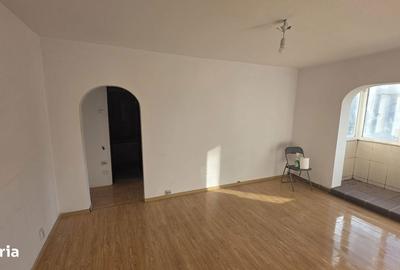 Apartament cu 2 camere semidecomandat în Baza 3 - 3