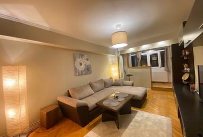 Ofer inchiriere ap 3 camere  ultracentral, mobilat modern, 550 euro - 2