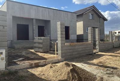 Casă cu 4 camere în Paleu - 1