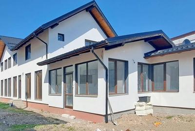 Casă individuală cu 9 camere cu Canalizare în Bartolomeu - 1