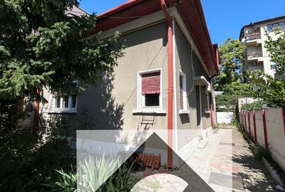 Casă individuală cu 4 camere în Domenii