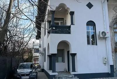 Casă cu 6 camere cu Canalizare în Moșilor