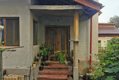 Casă cu 4 camere în Central - 2