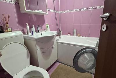 Apartament cu 3 camere decomandat în Exterior Vest