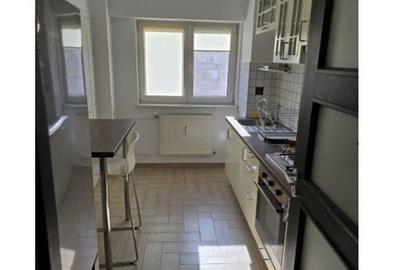 Apartament cu 3 camere decomandat în Văcăresti - 4