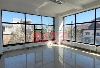 Spatiu comercial de inchiriat S-250-400 mp,zona centrala - 2