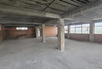 Spațiu comercial, de 600 mp, în Central - 7
