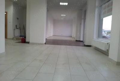 Spațiu comercial, de 200 mp, în Central - 7