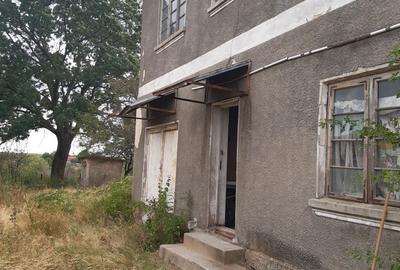 Casă cu 4 camere în Sărbătoarea - 2