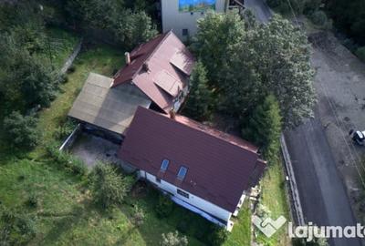 Casă cu 7 camere cu Teren 1600 Mp în Moieciu - 1