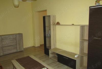 Apartament cu 3 camere decomandat în Zăvoi - 4