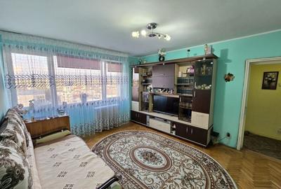 Apartament cu 3 camere semidecomandat, mobilat în Ștefan cel Mare