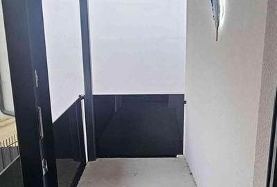 Casă cu 5 camere cu Teren 175 Mp în Tineretului