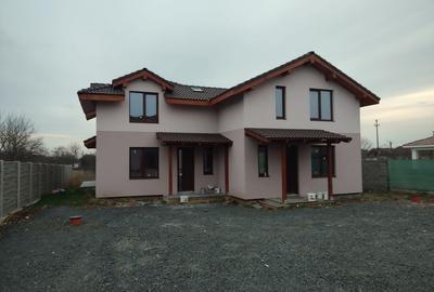 Duplex cu 4 camere în Sânandrei