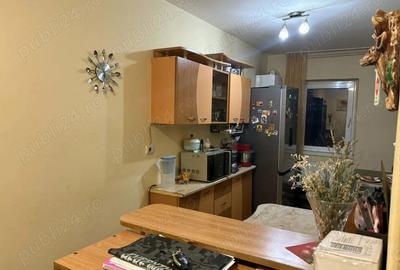 Apartament de 3 camere zona TRACTORUL - 4