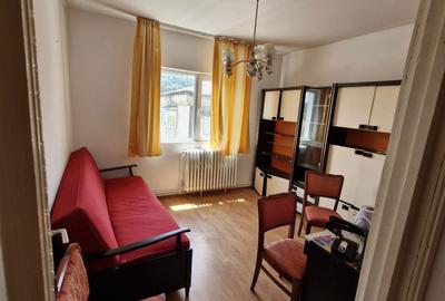Apartament cu 3 camere decomandat în Coman - 4