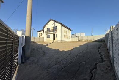 Casă cu 4 camere cu Teren 375 Mp în Central