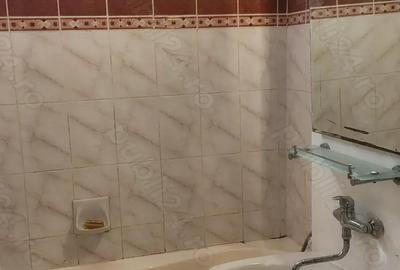 Apartament -central de vanzare Roman - 1