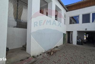 Casă cu 5 camere cu Teren 322 Mp în Central - 2