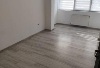 Apartament spatios de vanzare - Floresti str Florilor - 5