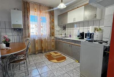 Apartament cu 3 camere semidecomandat în Gojdu - 4